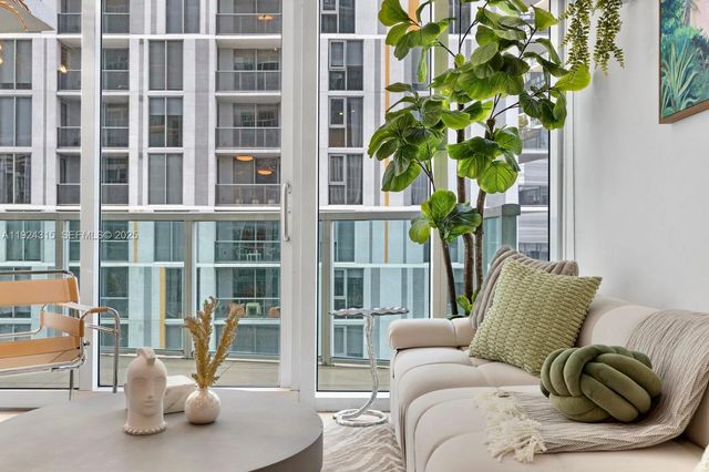 41 SE 5th St 510, Miami, FL 33131