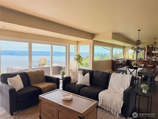 4702 Browns Point Boulevard NE, Tacoma, WA 98422
