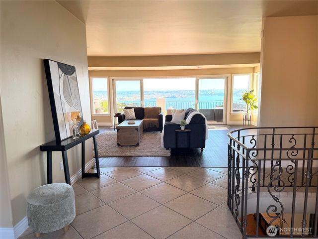 4702 Browns Point Boulevard NE, Tacoma, WA 98422