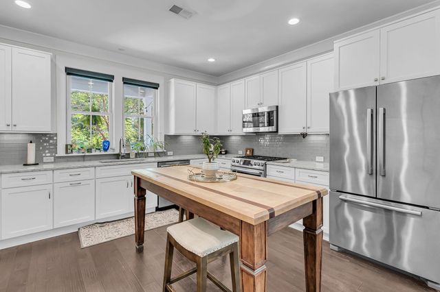 5209 Forest Oaks Drive, Hollywood, SC 29449