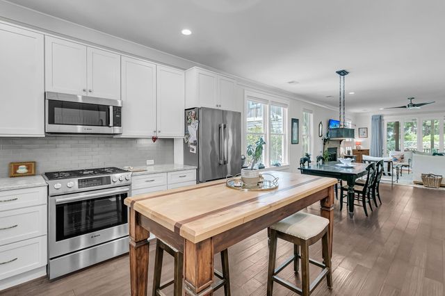 5209 Forest Oaks Drive, Hollywood, SC 29449
