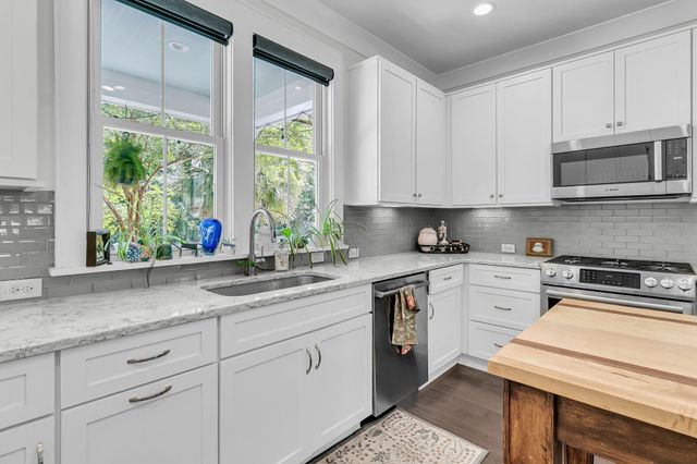 5209 Forest Oaks Drive, Hollywood, SC 29449