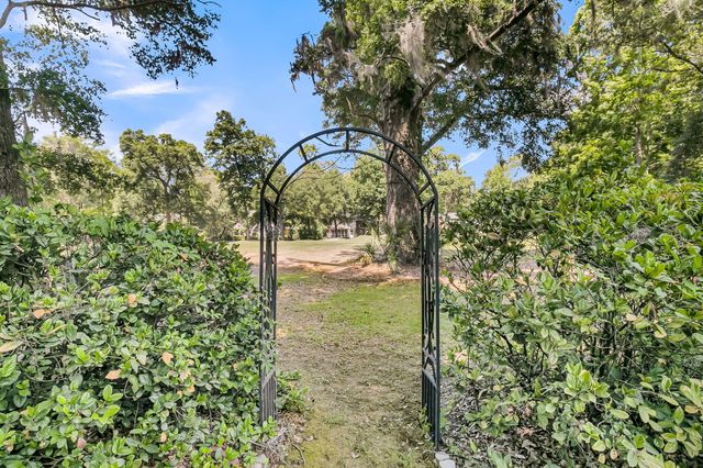 5209 Forest Oaks Drive, Hollywood, SC 29449