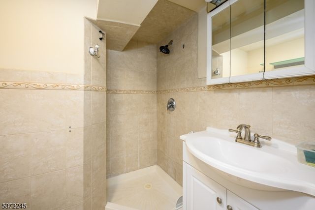 307 Lincoln St, Linden City, NJ 07036