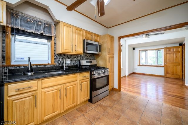 307 Lincoln St, Linden City, NJ 07036