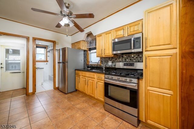 307 Lincoln St, Linden City, NJ 07036