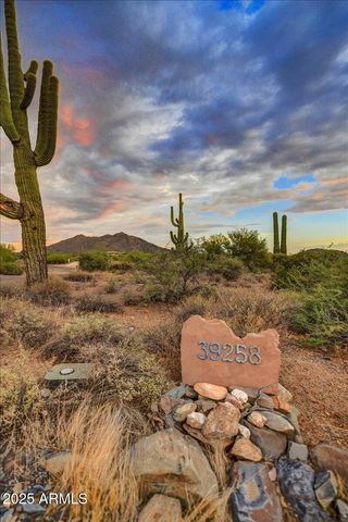 39258 N RIDGEWAY Drive, Cave Creek, AZ 85331
