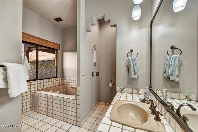 39258 N RIDGEWAY Drive, Cave Creek, AZ 85331