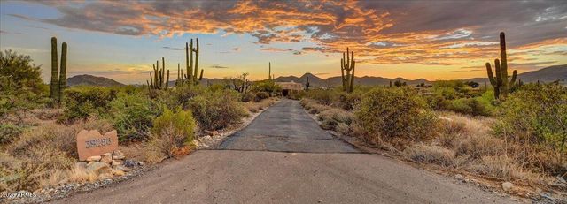 39258 N RIDGEWAY Drive, Cave Creek, AZ 85331
