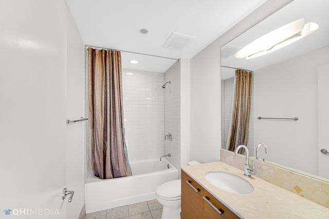 340 E RANDOLPH Street 1302, Chicago, IL 60601