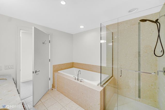 340 E RANDOLPH Street 1302, Chicago, IL 60601