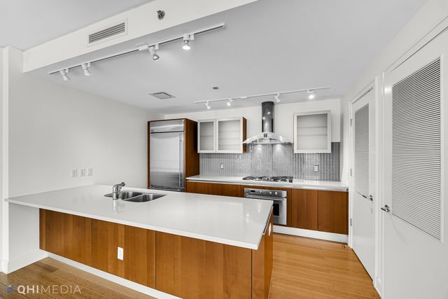 340 E RANDOLPH Street 1302, Chicago, IL 60601