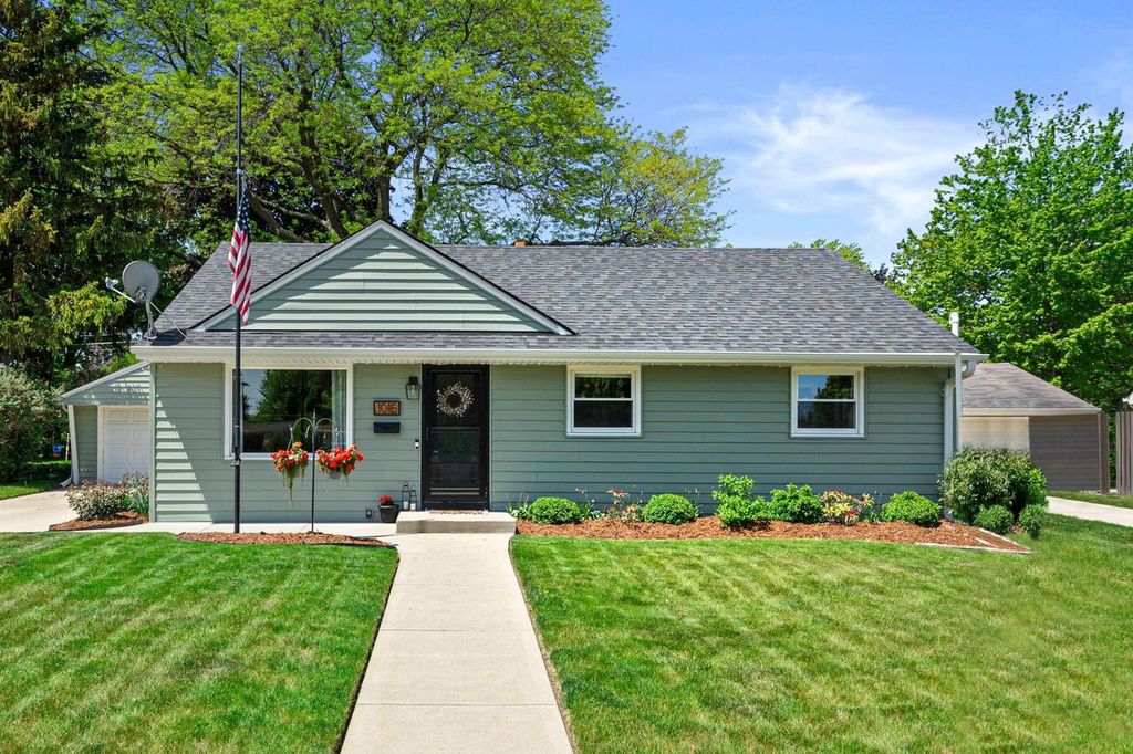 1015 5th AVENUE, Grafton, WI 53024