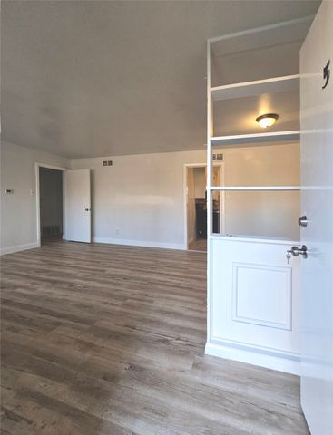 514 Highfall Drive, Dallas, TX 75232