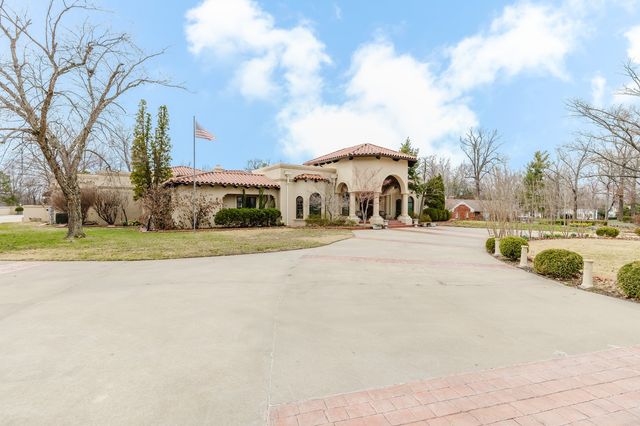 319 Country Club Lane, Harrisburg, IL 62946