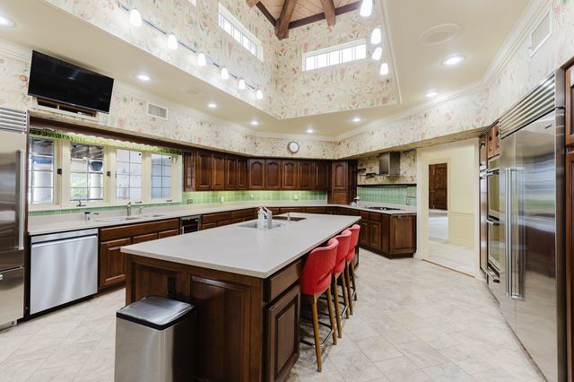 319 Country Club Lane, Harrisburg, IL 62946