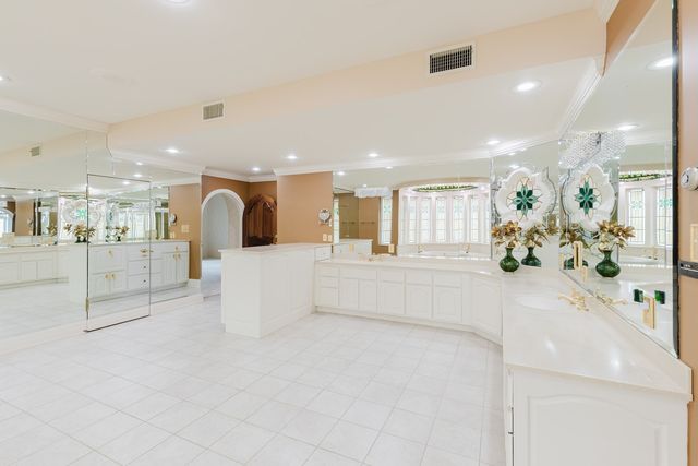 319 Country Club Lane, Harrisburg, IL 62946