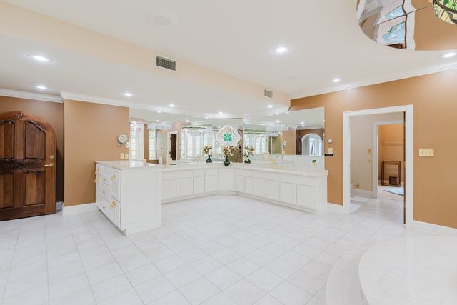 319 Country Club Lane, Harrisburg, IL 62946