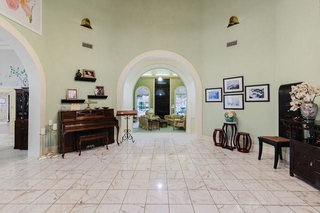 319 Country Club Lane, Harrisburg, IL 62946