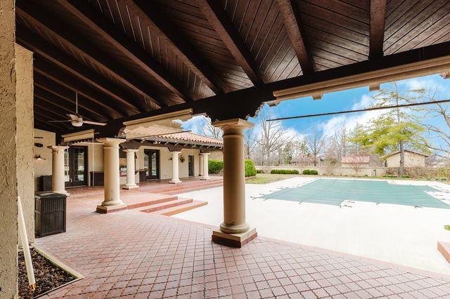 319 Country Club Lane, Harrisburg, IL 62946