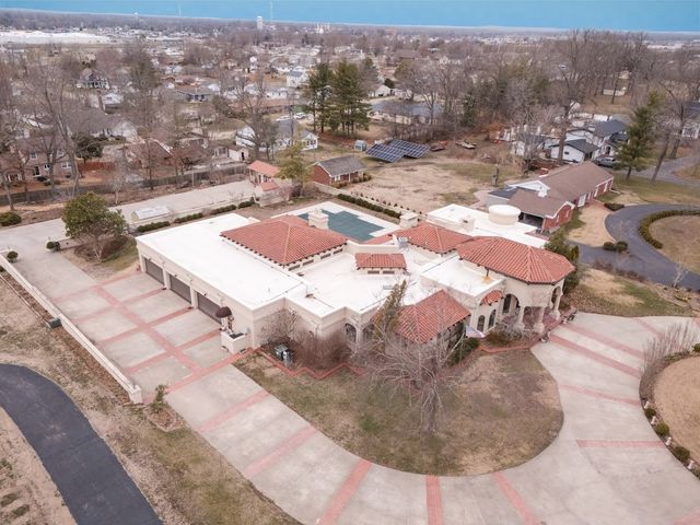 319 Country Club Lane, Harrisburg, IL 62946