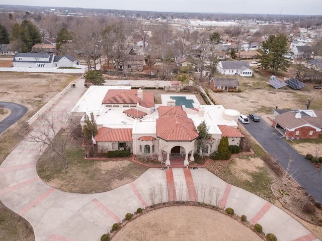 319 Country Club Lane, Harrisburg, IL 62946