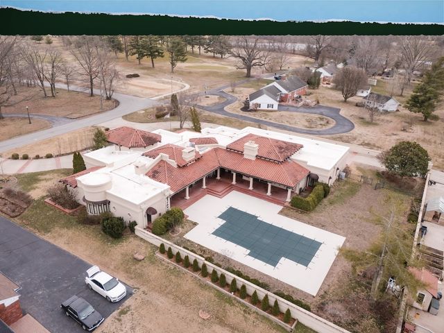 319 Country Club Lane, Harrisburg, IL 62946