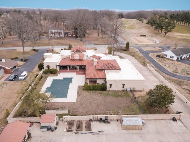 319 Country Club Lane, Harrisburg, IL 62946