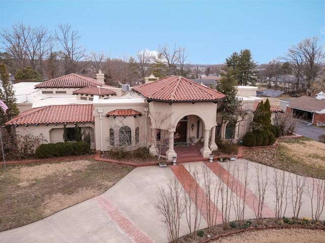 319 Country Club Lane, Harrisburg, IL 62946