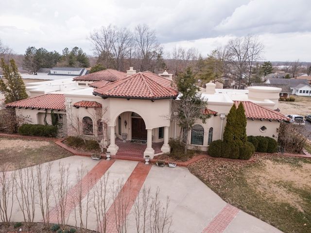 319 Country Club Lane, Harrisburg, IL 62946