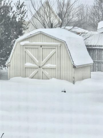 53427 Ridgeview Circle, Paw Paw, MI 49079