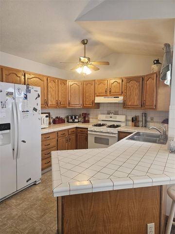 53427 Ridgeview Circle, Paw Paw, MI 49079