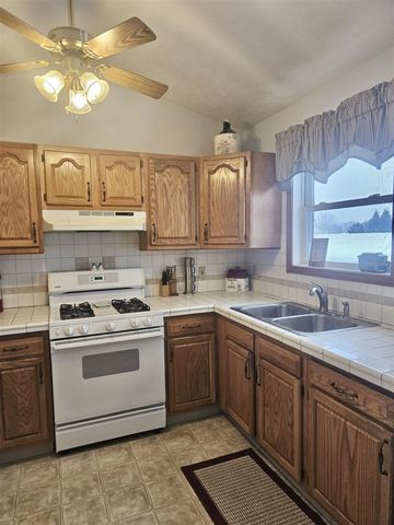 53427 Ridgeview Circle, Paw Paw, MI 49079