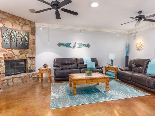 1900 RED ROCK DR, Round Rock, TX 78665
