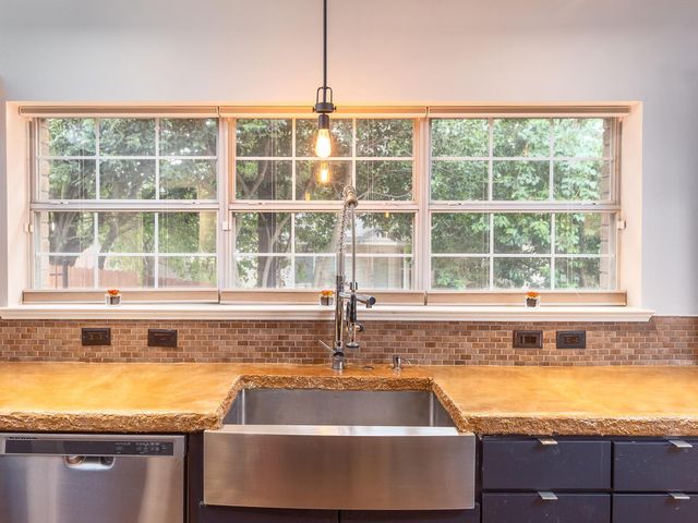 1900 RED ROCK DR, Round Rock, TX 78665