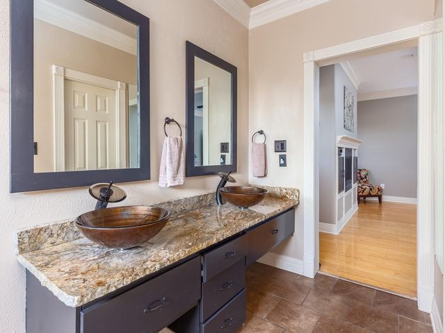 1900 RED ROCK DR, Round Rock, TX 78665