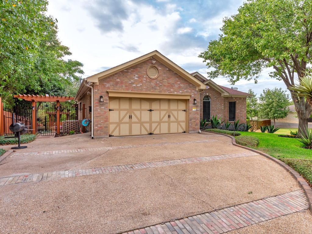 1900 RED ROCK DR, Round Rock, TX 78665