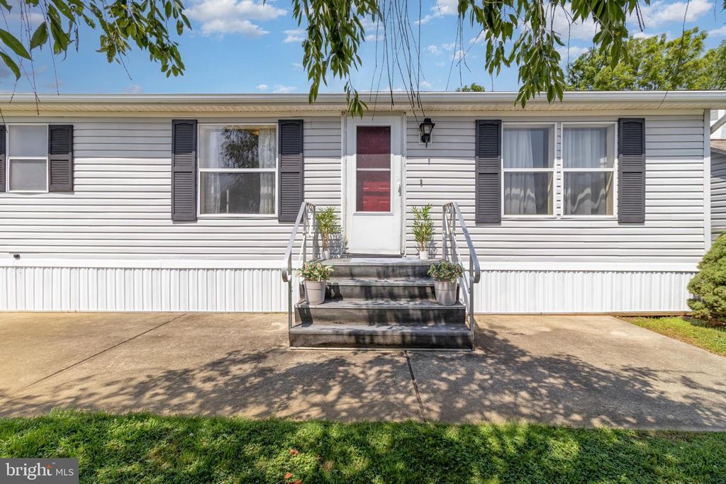 1211 OAK ST, New Providence, PA 17560