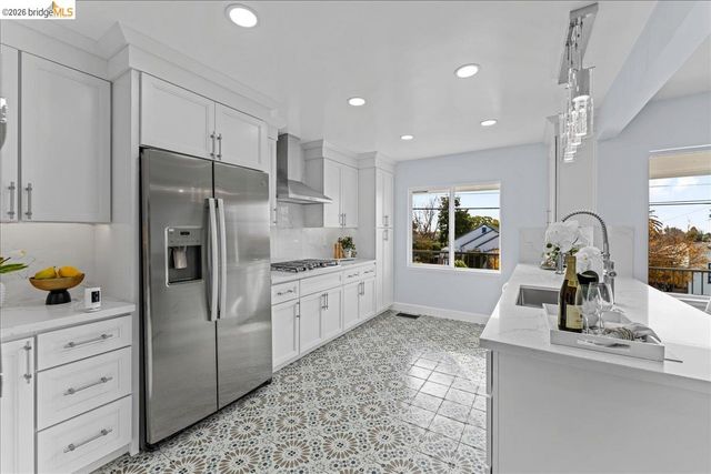 6032 Mauritania Ave, Oakland, CA 94605