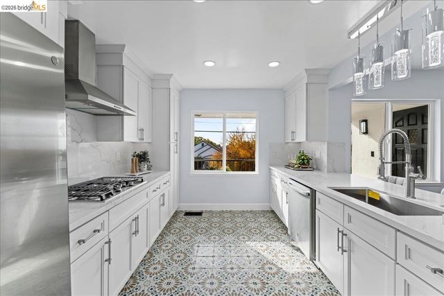6032 Mauritania Ave, Oakland, CA 94605