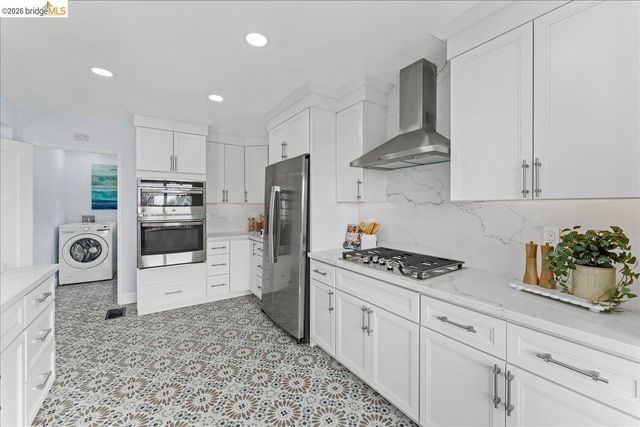 6032 Mauritania Ave, Oakland, CA 94605