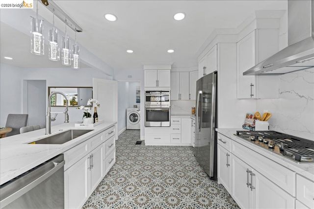 6032 Mauritania Ave, Oakland, CA 94605