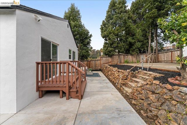 6032 Mauritania Ave, Oakland, CA 94605