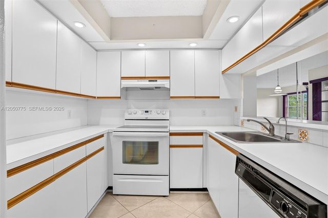 12701 SW 14th St 402J, Pembroke Pines, FL 33027