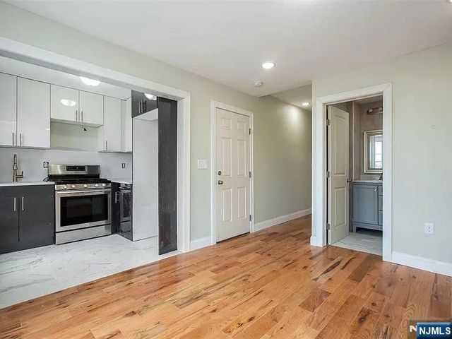 39 Orient Avenue, Jersey City, NJ 07305
