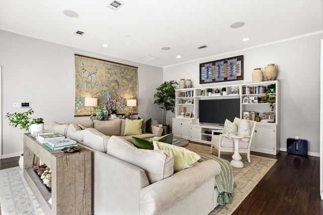 4930 W Hanover Avenue, Dallas, TX 75209