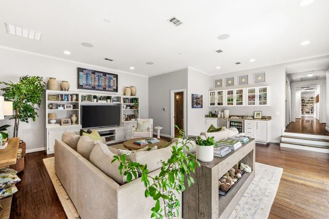 4930 W Hanover Avenue, Dallas, TX 75209