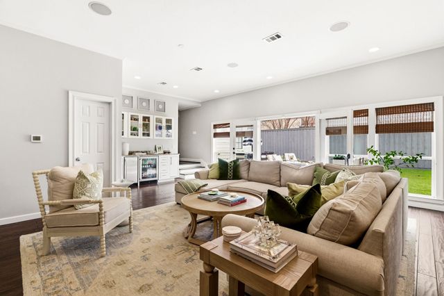 4930 W Hanover Avenue, Dallas, TX 75209