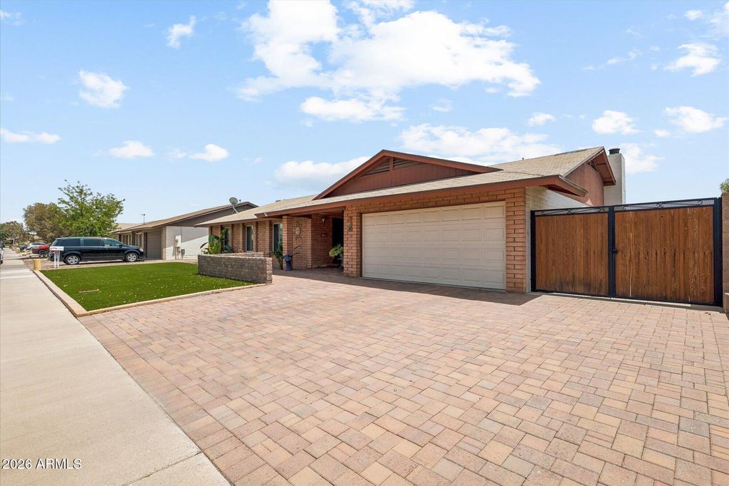 5809 W PURDUE Avenue, Glendale, AZ 85302 — photo 2