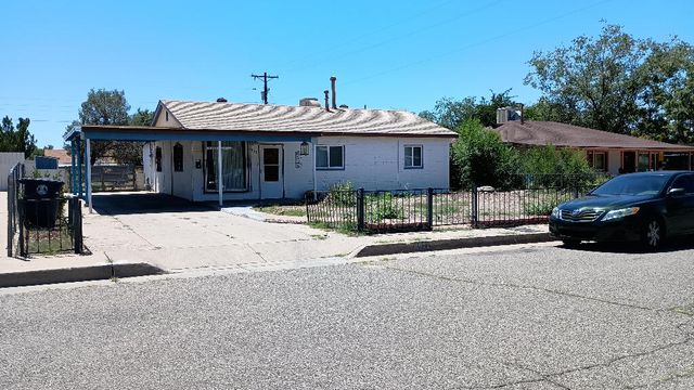 8922 CLAREMONT Avenue NE, Albuquerque, NM 87112